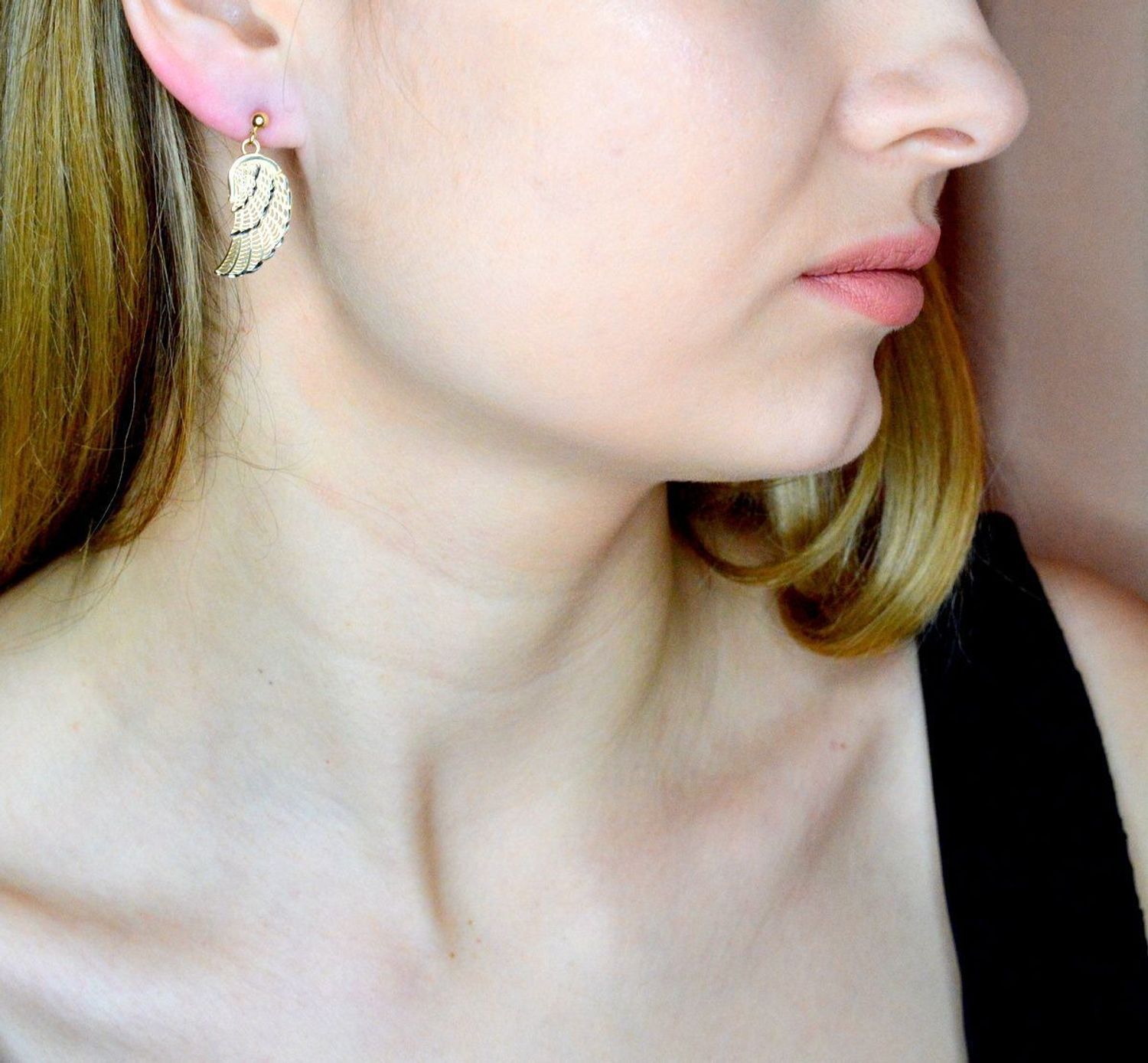 Złote kolczyki 585 wiszące skrzydełka KL 10438A 585.jpg